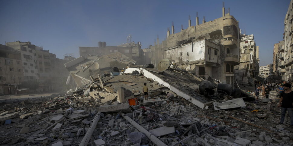https://assets.gds.it/2025/10/Israeli-military-operation-in-Gaza-City_87904345-scaled-e1759521613997-970x485.jpg