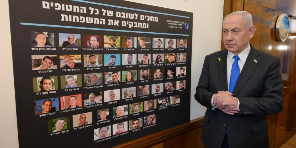 https://assets.gds.it/2025/10/Media-riunione-governo-Israele-dopo-le-16-per-votare-accordo_88031924-970x485.jpg