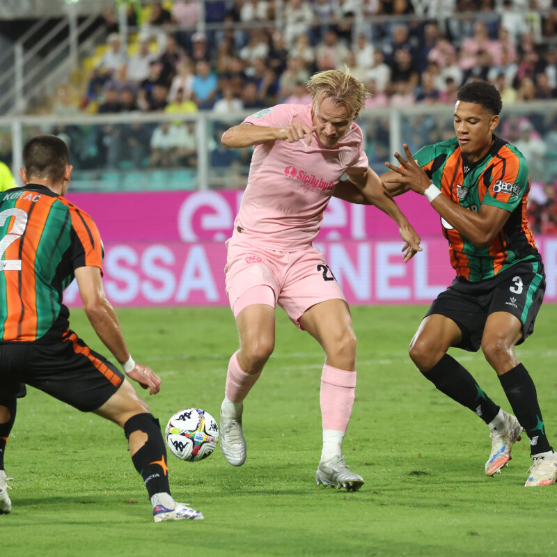 Palermo 30/09/2025: durante la partita di Serie B Palermo vs Venezia allo Stadio Renzo Barbera di Palermo(Foto Tullio Puglia)