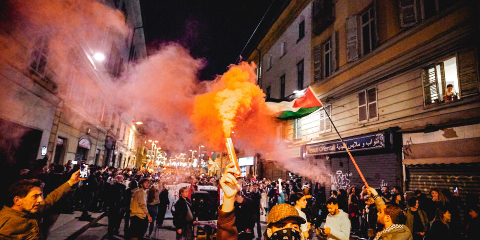 https://assets.gds.it/2025/10/Torino-duemila-in-piazza-per-la-Palestina_87995296-970x485.jpg