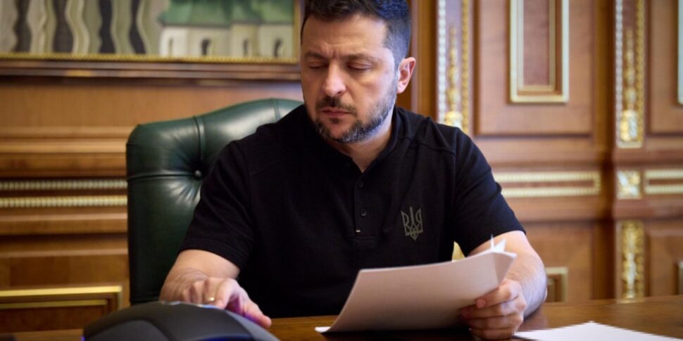 https://assets.gds.it/2025/10/Zelensky-a-Trumpse-fermi-guerra-a-Gaza-puoi-fermare-Mosca_88073615-970x485.jpg