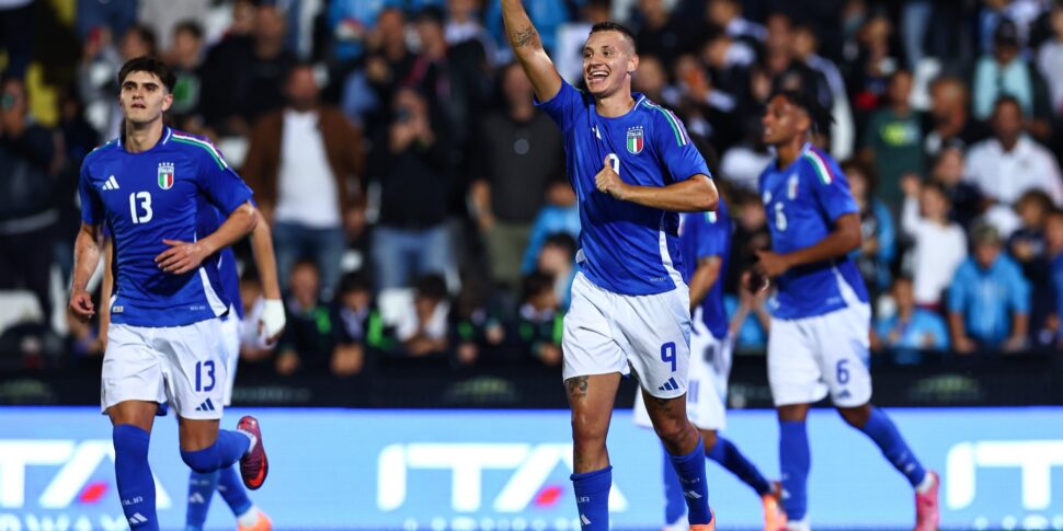 https://assets.gds.it/2025/10/italia-svezia-under-21-970x485.jpeg