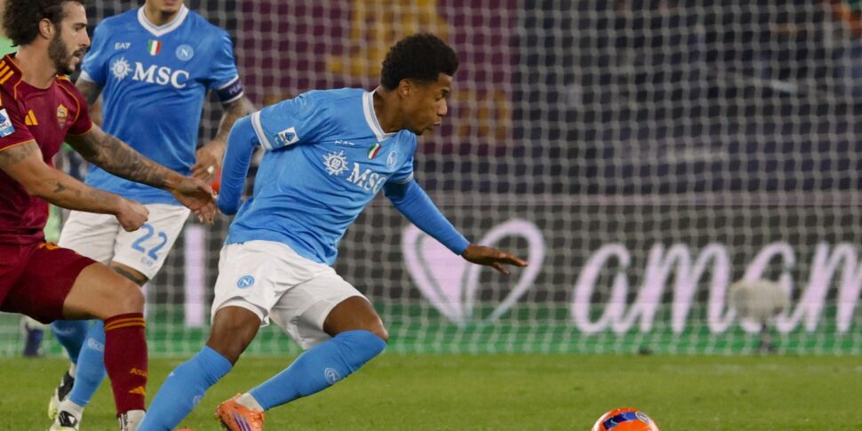 https://assets.gds.it/2025/11/Neres-Napoli-970x485.jpeg