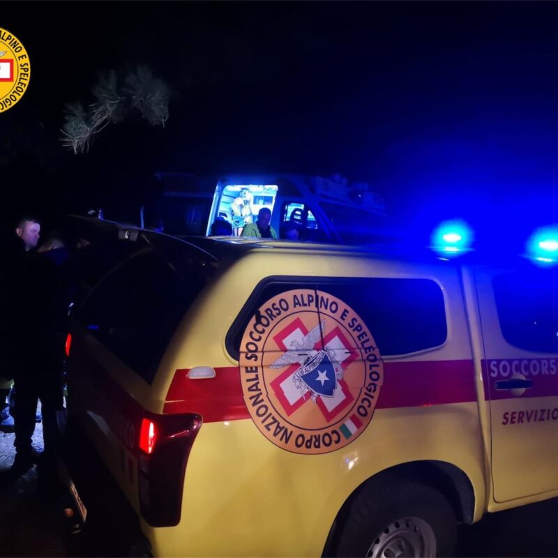 Etna, tre escursionisti sorpresi dal buio salvati dal Soccorso Alpino