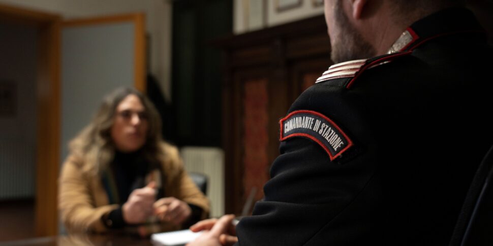 Aidone, donna perseguitata e molestata: arrestato un extracomunitario per violenza sessuale