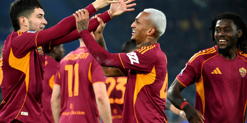 https://assets.gds.it/2025/12/Serie-A-Roma-vs-Como_89407564-970x485.jpg