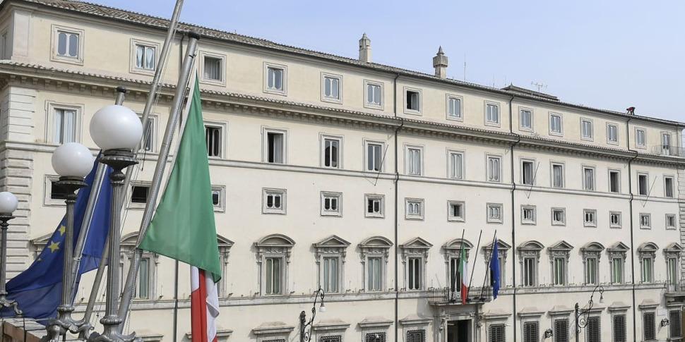 https://assets.gds.it/2025/12/palazzo-chigi-8220su-accordo-mercosur-governo-pronto-dopo-risposte-ad-agricoltori8221-2099073-970x485.jpg