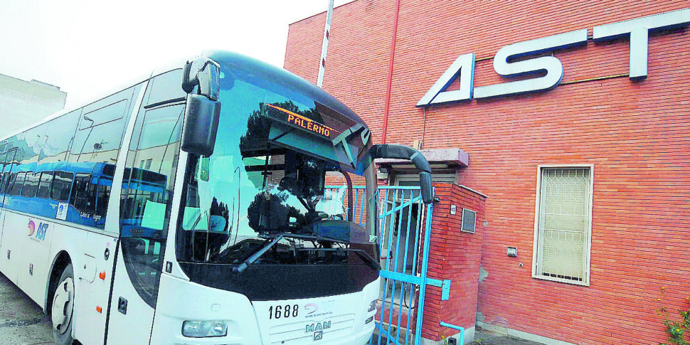 PALERMO 09.02.2012 - AUTISTI AST SENZA GASOLIO TULLIO ABRUZZO? NICO CARDINALE/STUDIO CAMERA