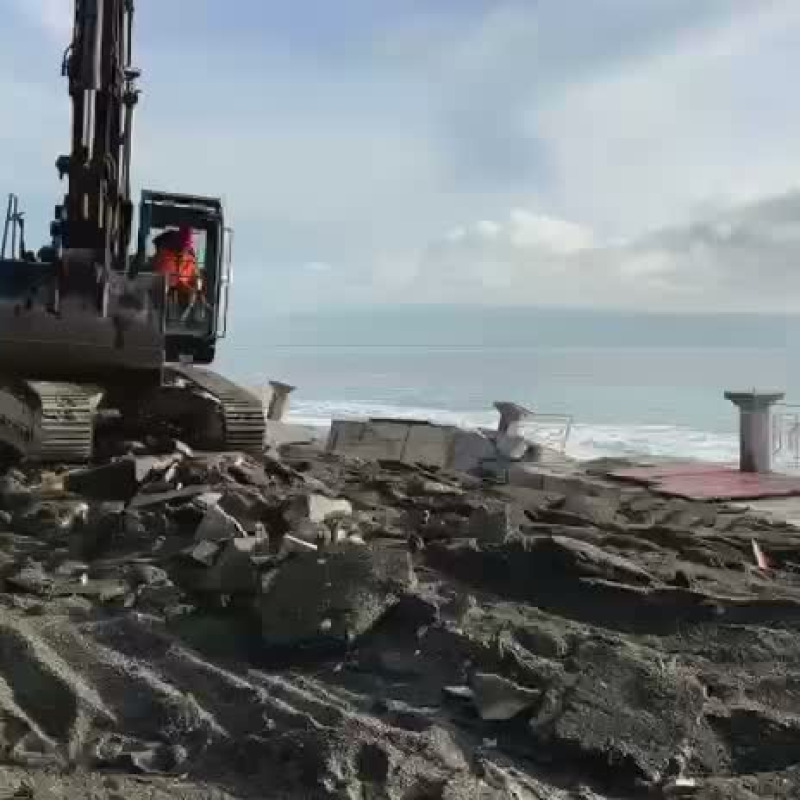 Messina, l'Esercito in azione per il ripristino della viabilit&agrave; e la rimozione dei detriti. Il video