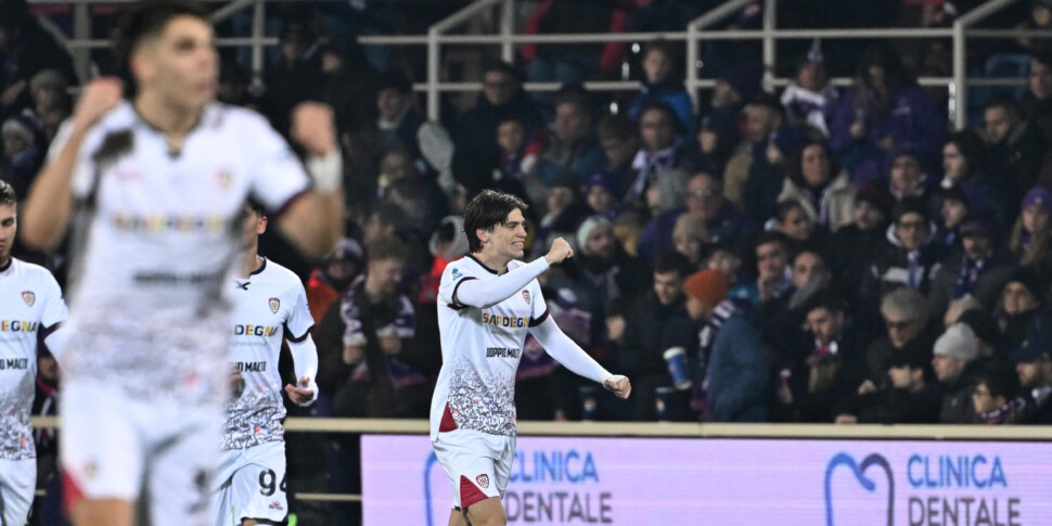 Fiorentina's Roberto Piccoli jubilates with his teammates after scoring the goal during the Italian Serie A soccer match Bologna FC vs ACF Fiorentina at Renato Dall'Ara stadium in Bologna, Italy, 18 January 2026. ANSA /SERENA CAMPANINI