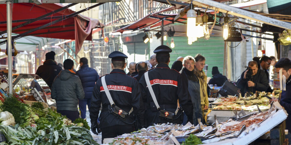 Alimenti non tracciati, multe per 80 mila euro a 20 ambulanti di Licata