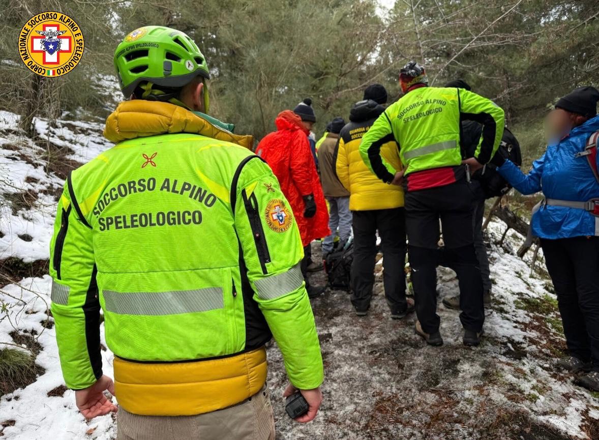 Etna, escursionista muore per un malore lungo il sentiero di Monte ...