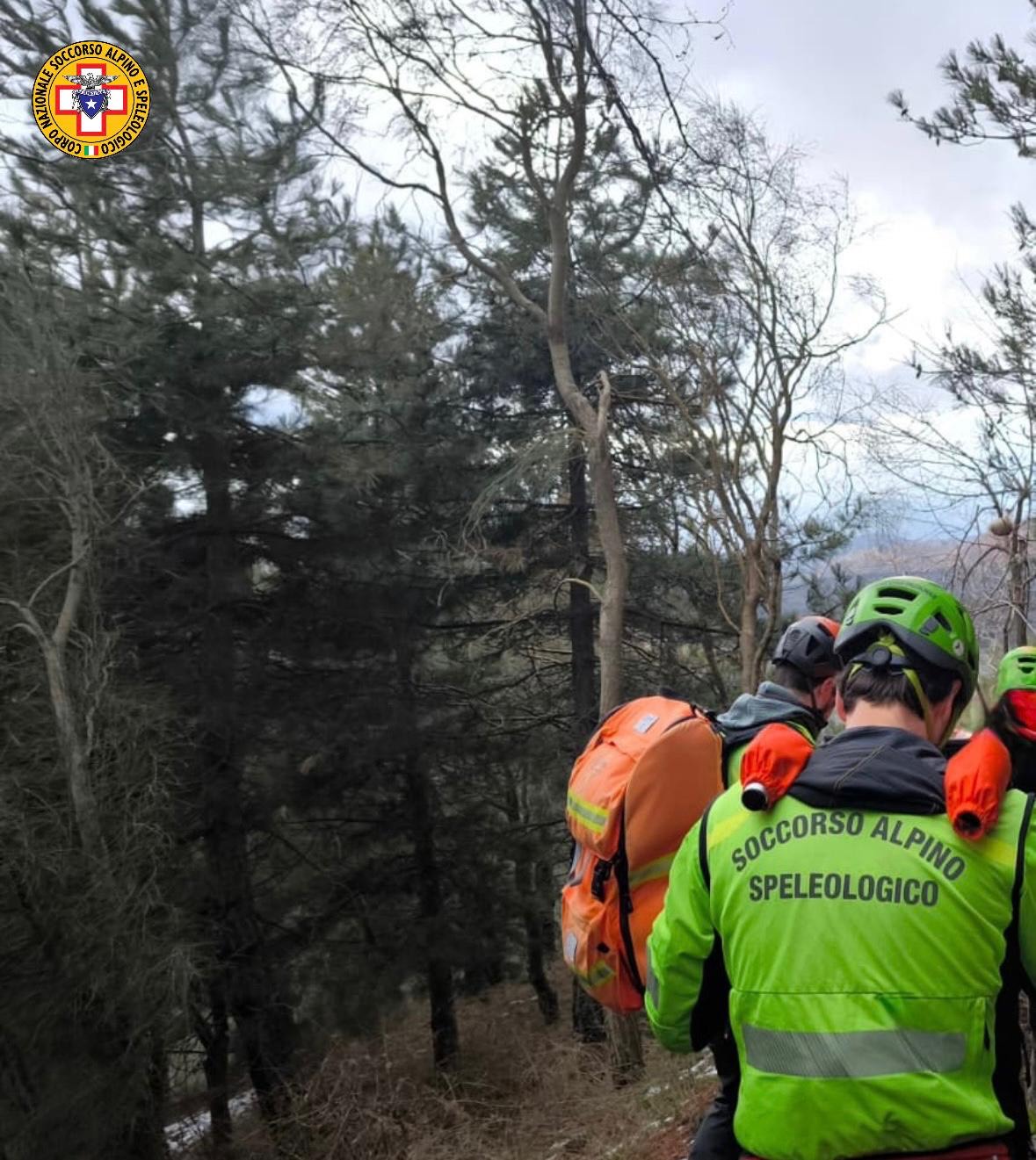 Etna, escursionista muore per un malore lungo il sentiero di Monte ...