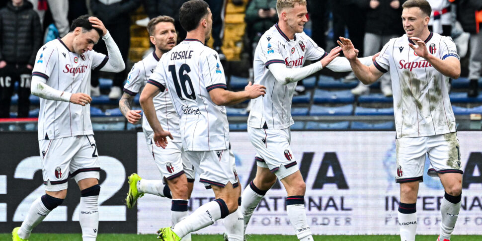 Bologna's Scottish midfielder Lewis Ferguson (right) celebrates with his teammates after scoring a goal during the Italian Serie A soccer match Genoa Cfc vs Bologna Fc at Luigi Ferraris stadium in Genoa, Italy, 25 January 2026. ANSA/STRINGER