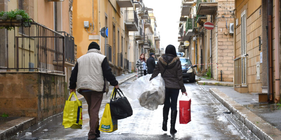 Il capo della Protezione civile a Niscemi: &laquo;L'intera collina sta crollando sulla piana di Gela&raquo;. Il video