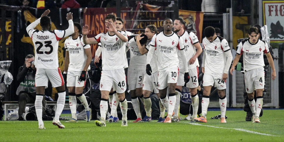 Paulo Dybala of Roma jubilates after the goal (3-1) during the Italian Serie A soccer match AS Roma vs Genoa CFC at Olimpico stadium in Rome, Italy, 17 January 2025. ANSA/ALESSANDRO DI MEO