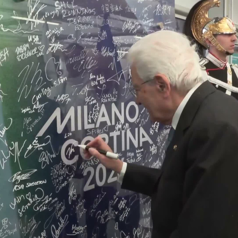 Il Presidente della Repubblica Sergio Mattarella pranza con gli atleti azzurri a Casa Italia