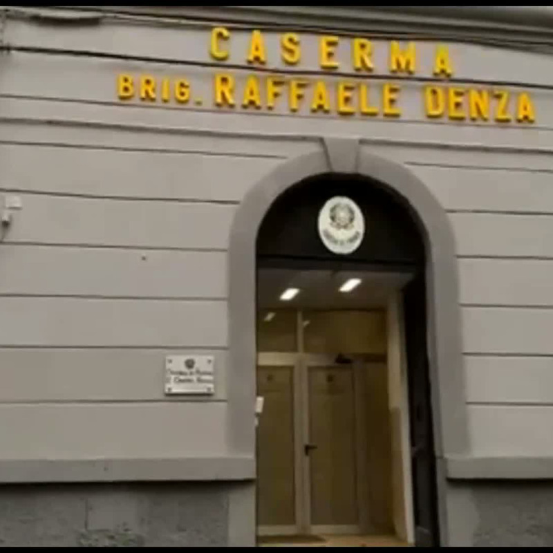 Il video dell'operazione della Guardia di finanza che ha scoperto un deposito abusivo di medicinali illegali a Napoli