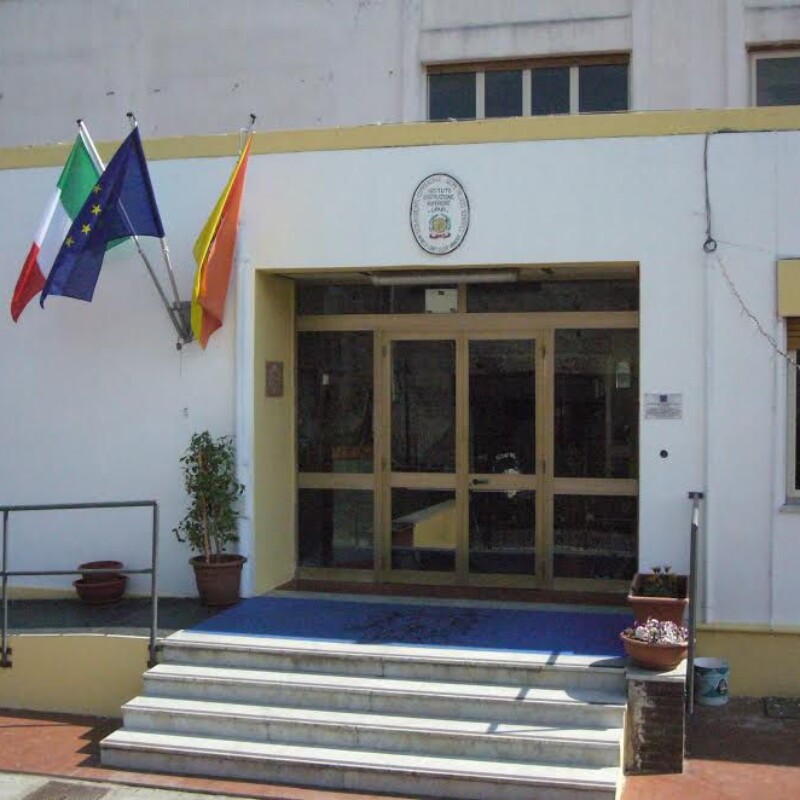 Lipari, raid vandalico alla scuola Isa Conti Eller Vainicher