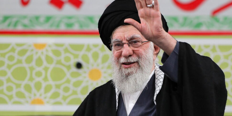 https://assets.gds.it/2026/02/Khamenei-970x485.jpg