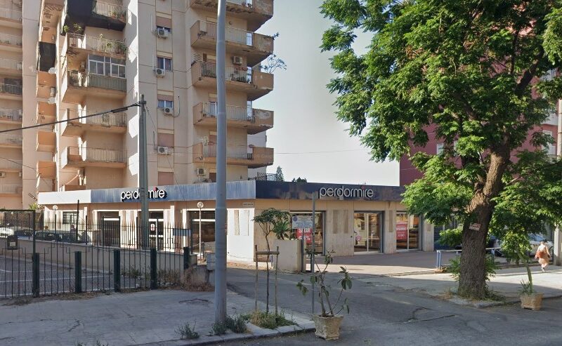 Palermo, spaccata in corso Calatafimi: nel mirino un negozio di materassi