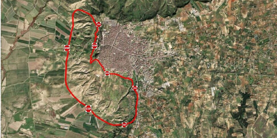 Nuova grana a Niscemi, la strada provinciale 11 &egrave; a rischio: sgomberate 3 famiglie e alcuni negozi