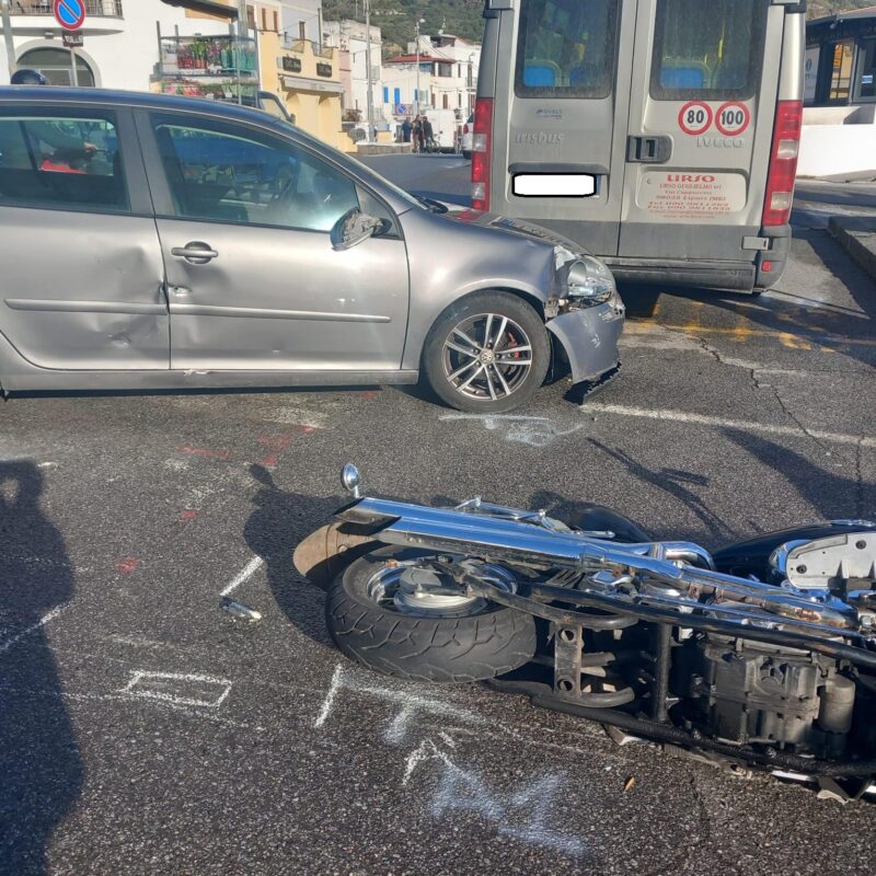 Scontro auto-scooter a Lipari, un ferito grave