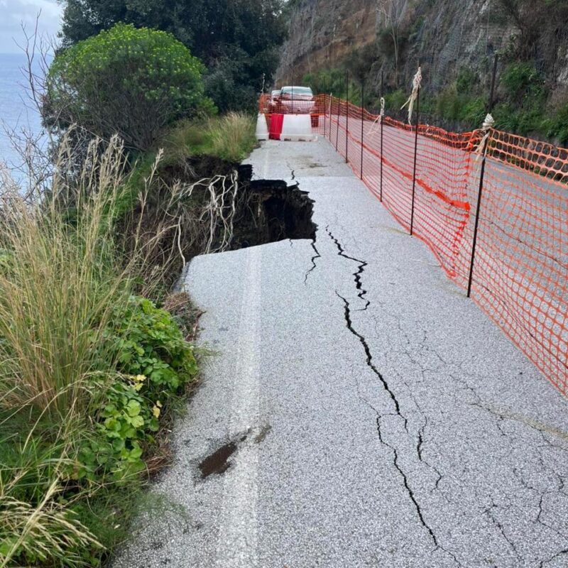 Salina, frana la strada provinciale: a rischio l'unica arteria viaria dell'isola