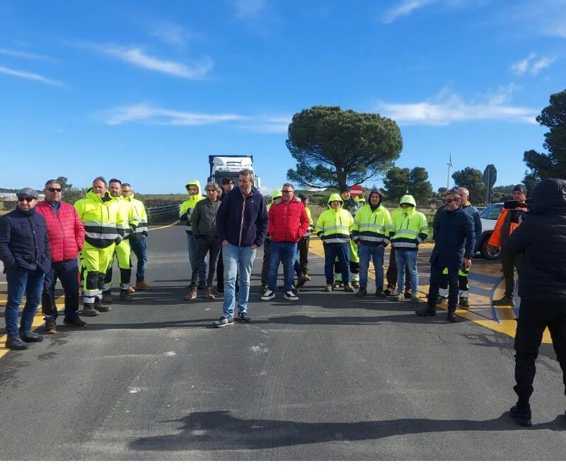 Operai senza stipendio da tre mesi: stop ai lavori sull'autostrada Ragusa-Catania