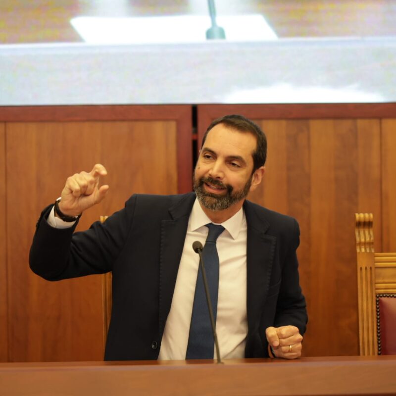 Messina, il sindaco Basile: mi dimetto ma mi ricandido