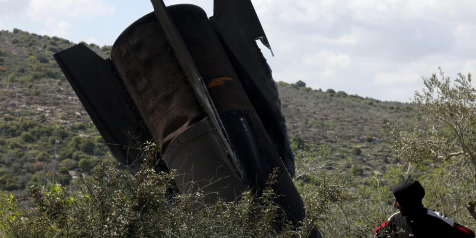 https://assets.gds.it/2026/03/Iranian-missile-lands-in-West-Bank-village-as-regional-conflict-escalates_91523621-970x485.jpg