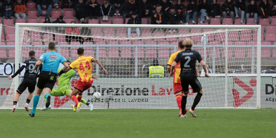 https://assets.gds.it/2026/03/Soccer-Serie-A-Lecce-Cremonese_91166985-970x485.jpg