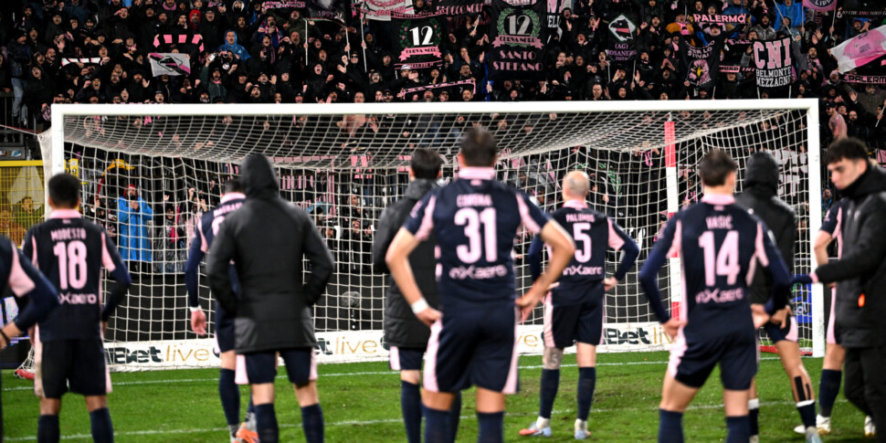 Tifosi del Palermo allo stadio Barbera