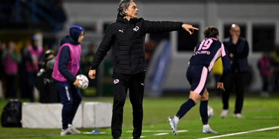 Filippo Inzaghi durante una conferenza stampa