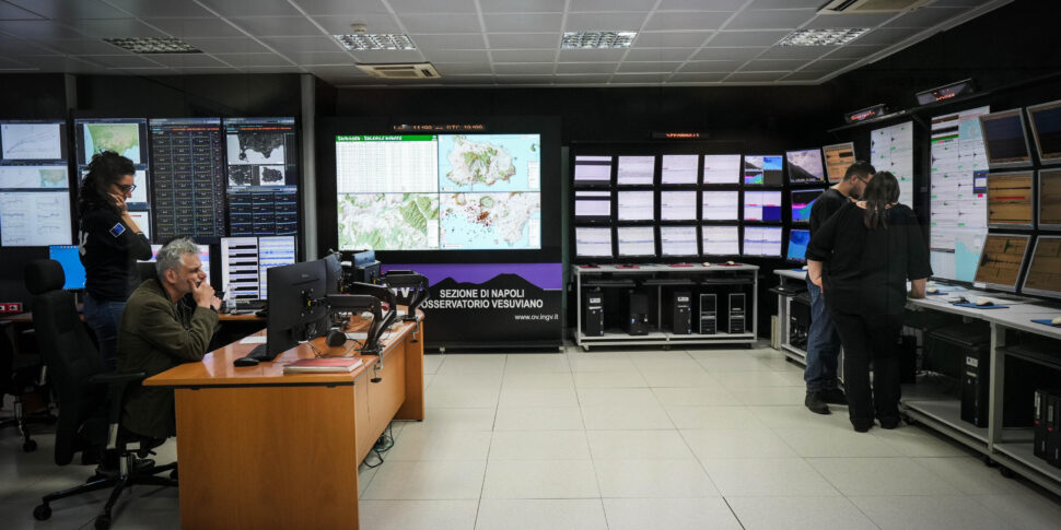 https://assets.gds.it/2026/03/terremoto-terremoti-ingv-istituto-geofisica-vulcanologia-sismografi-sismografo-scossa-sisma-14-970x485.jpg