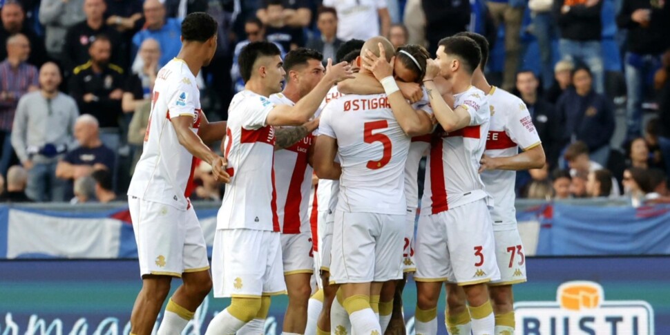 https://assets.gds.it/2026/04/Il-Genoa-esulta-dopo-il-gol-del-2-1-a-Pisa-970x485-1776621793.jpeg