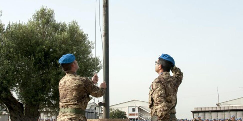 https://assets.gds.it/2026/04/Razzo-sulla-base-italiana-Unifil-in-Libano-nessun-ferito-_91683794-970x485.jpg