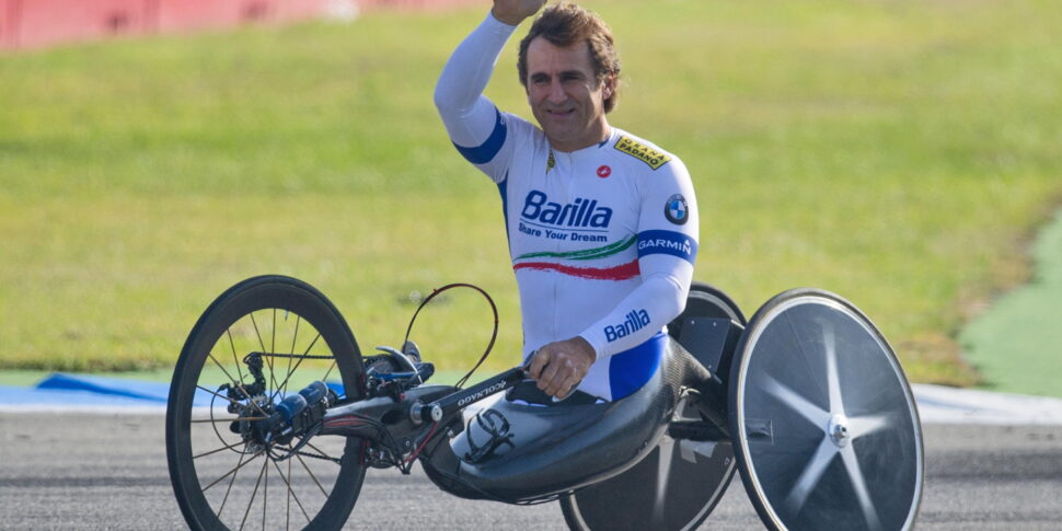 https://assets.gds.it/2026/05/Alex-Zanardi-transferred-to-rehabilitation-center_92207993-970x485.jpg