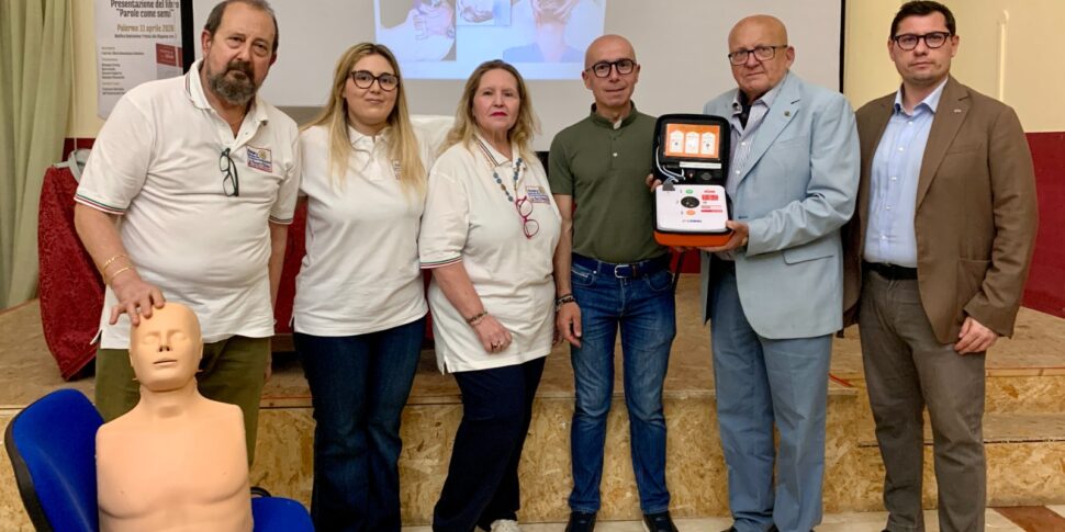 Palermo, l'Ordine Costantiniano di San Giorgio dona un defibrillatore alla Basilica della Magione