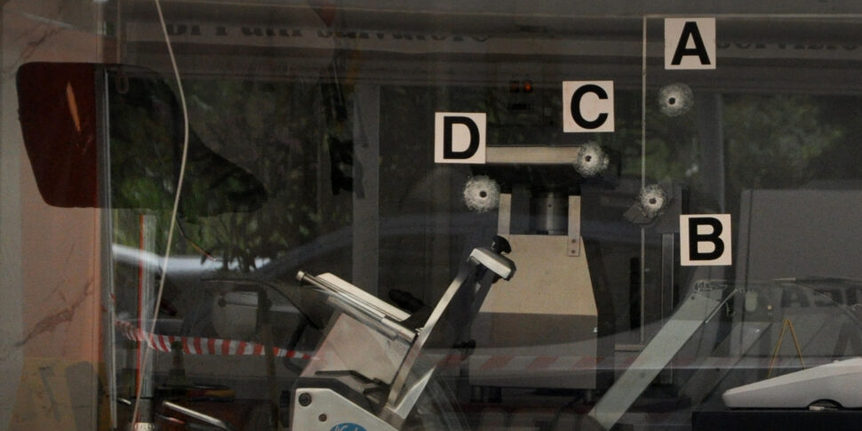 Palermo, allo Zen il kalashnikov del racket dopo l’omicidio per droga