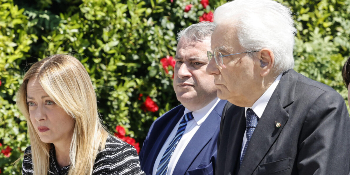 https://assets.gds.it/2026/05/Presidente-Repubblica-Mattarella-e-Presidente-del-Consiglio-Meloni-visitano-i-feriti._92536540-scaled-1200x600-1779018688.jpg
