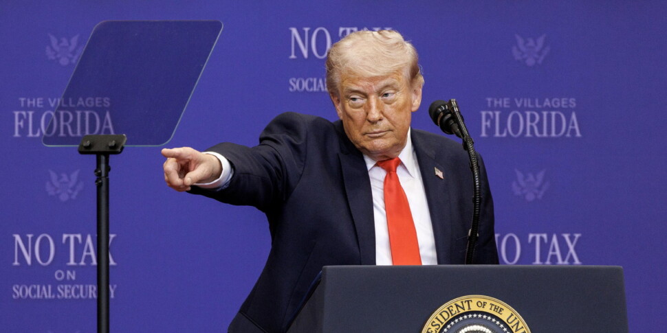 https://assets.gds.it/2026/05/US-President-Donald-Trump-delivers-remarks-in-The-Villages-Florida_92205887-scaled-970x485-1777702193.jpg