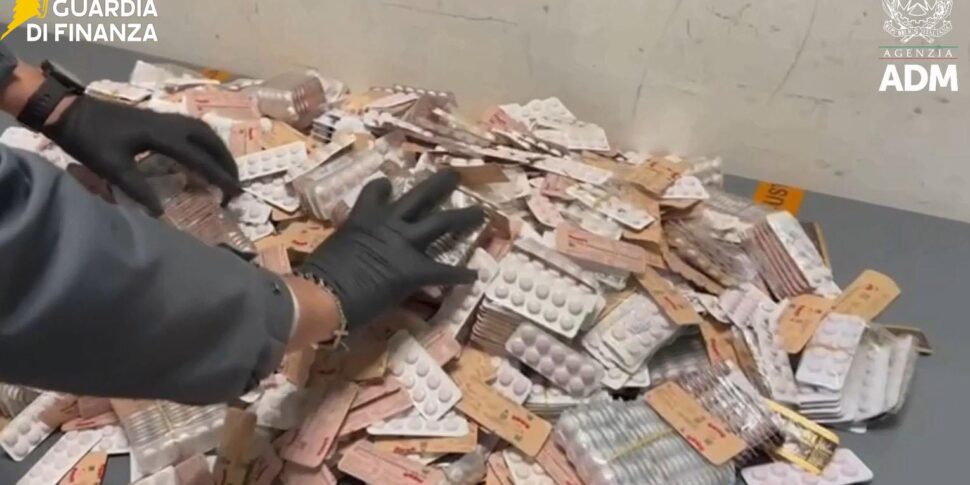 https://assets.gds.it/2026/05/farmaci-970x485.jpg