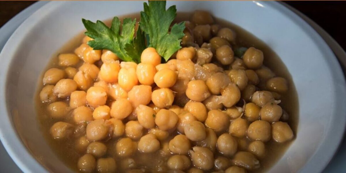 Hummus e insalate, legumi protagonisti