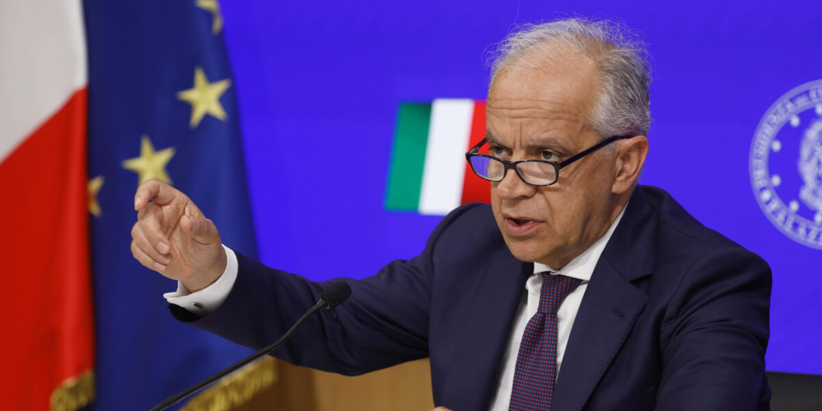 https://assets.gds.it/2026/06/Piantedosi-1200x600.jpg