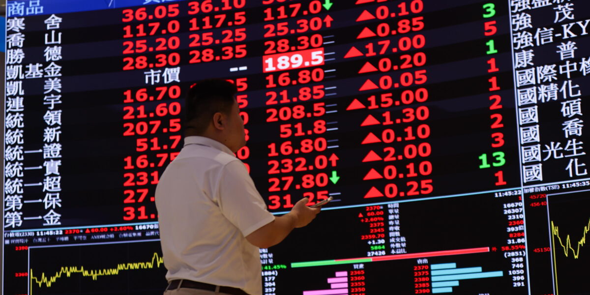 https://assets.gds.it/2026/06/Taiwan-stocks-rise-2.7-percent-after-US-President-Trump-ceasefire-remarks_93147209-1200x600.jpg
