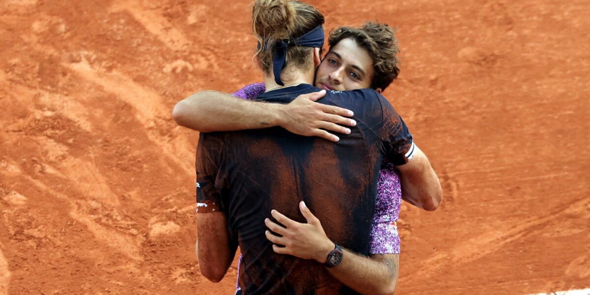 https://assets.gds.it/2026/06/Zverev-e-Cobolli-al-Roland-Garros-1200x600.jpeg