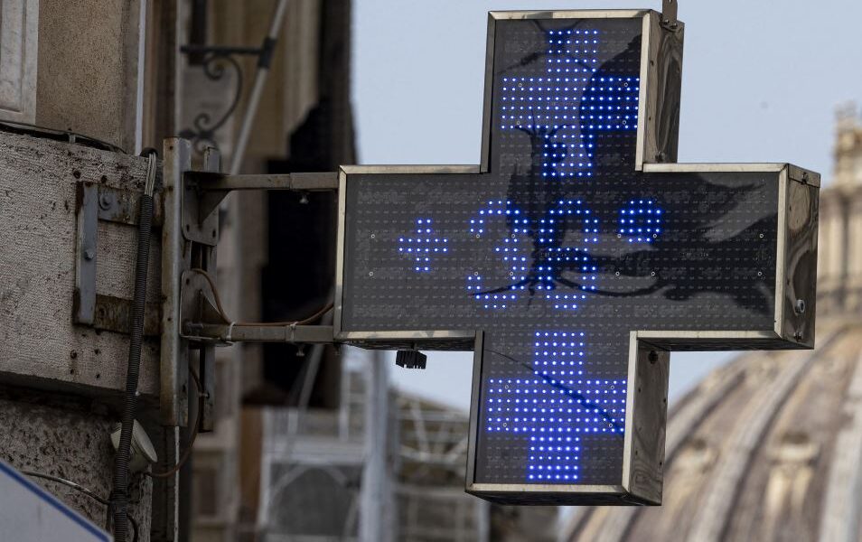 https://assets.gds.it/2026/06/caldo-estremo-954x600.jpg