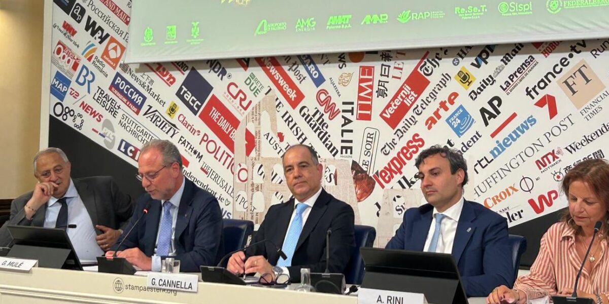 https://assets.gds.it/2026/06/conferenza-stampa-Festino-2026-1200x600.jpg