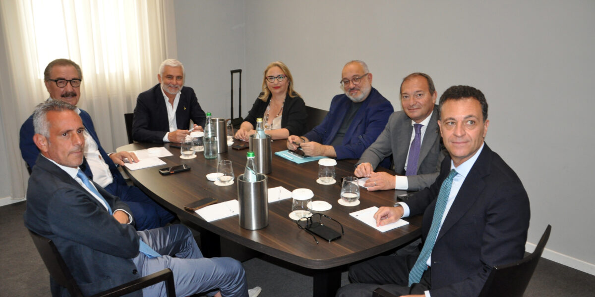 https://assets.gds.it/2026/07/Centrodestra-siciliano-1200x600.jpg